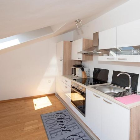 Sunny Attic Apartment With Balcony & Modern City Apartment With Outdoor Area, No Balcony Trogir Exterior foto