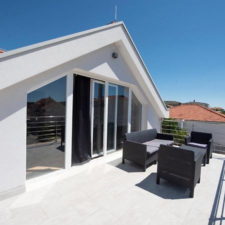 Sunny Attic Apartment With Balcony & Modern City Apartment With Outdoor Area, No Balcony Trogir Exterior foto