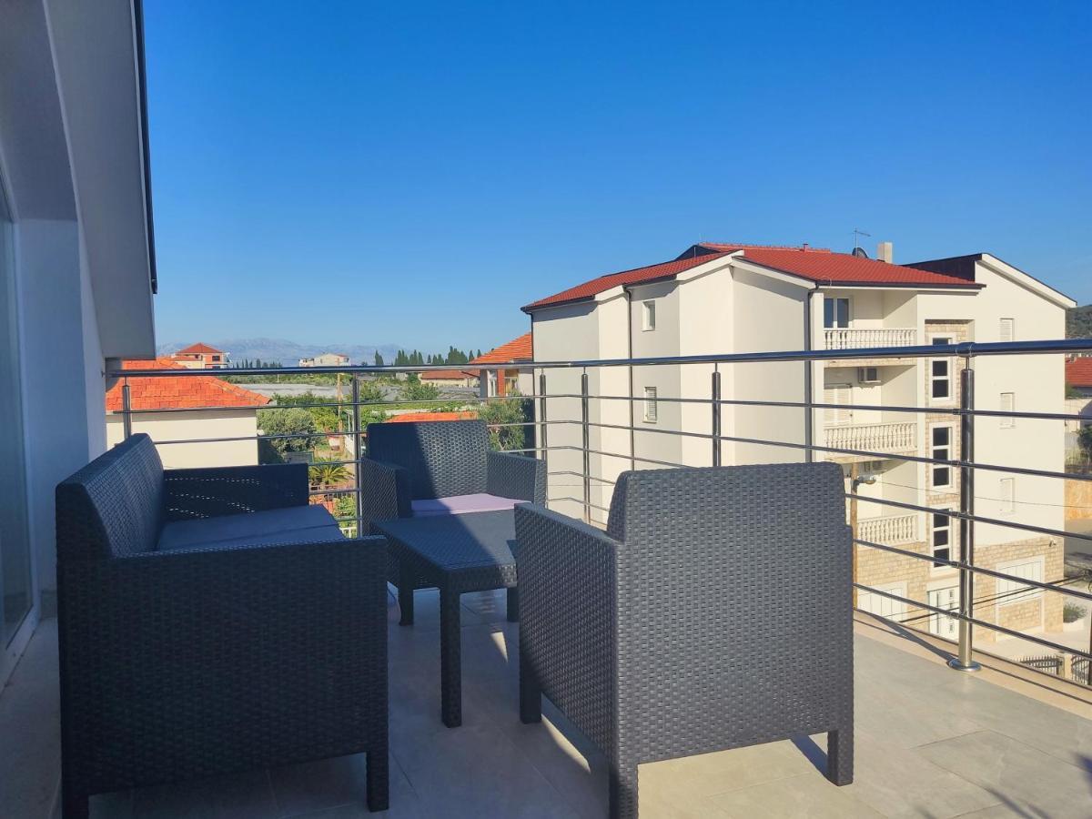 Sunny Attic Apartment With Balcony & Modern City Apartment With Outdoor Area, No Balcony Trogir Exterior foto