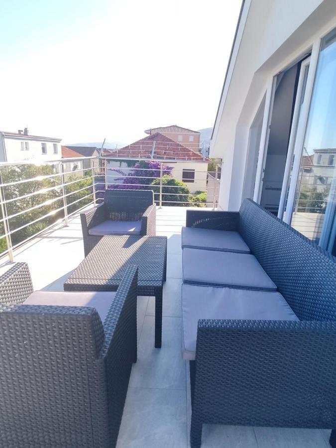 Sunny Attic Apartment With Balcony & Modern City Apartment With Outdoor Area, No Balcony Trogir Exterior foto
