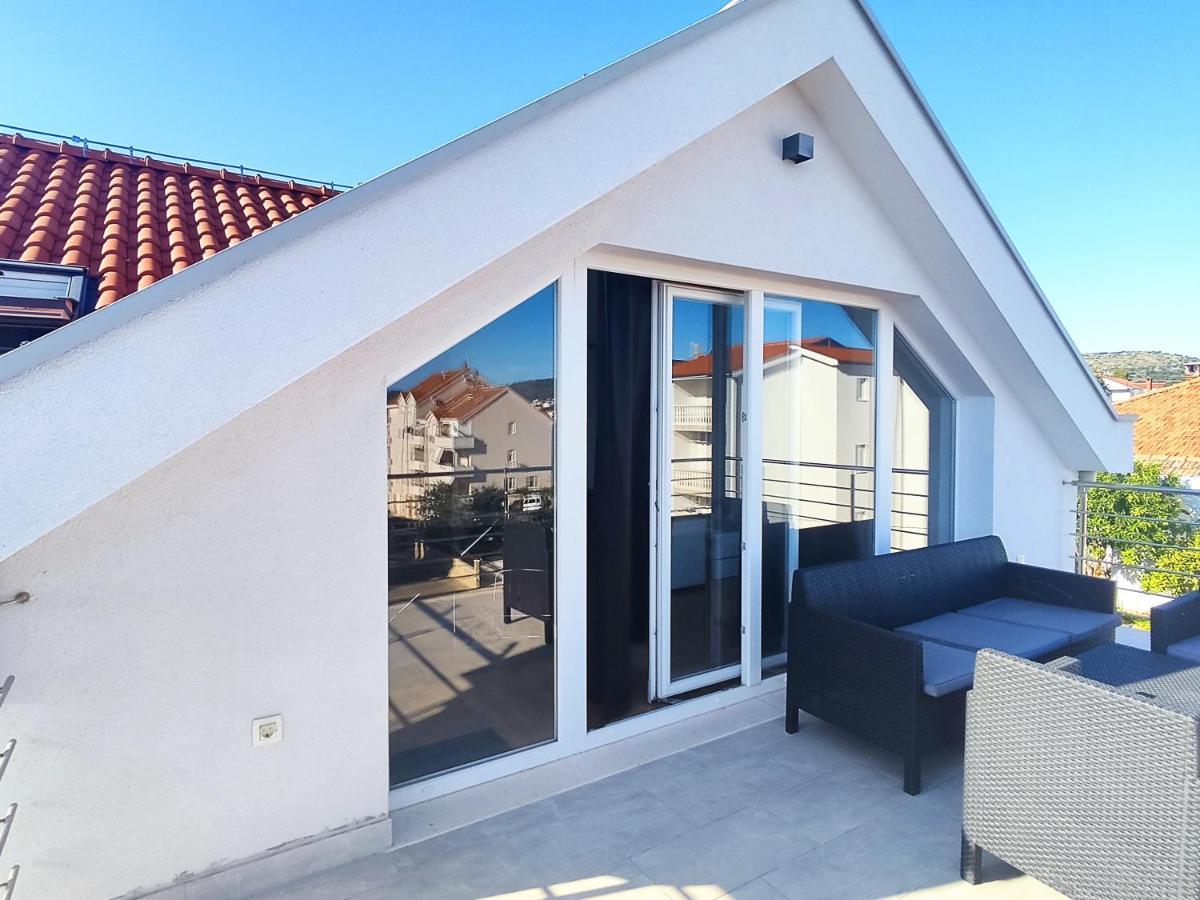 Sunny Attic Apartment With Balcony & Modern City Apartment With Outdoor Area, No Balcony Trogir Exterior foto