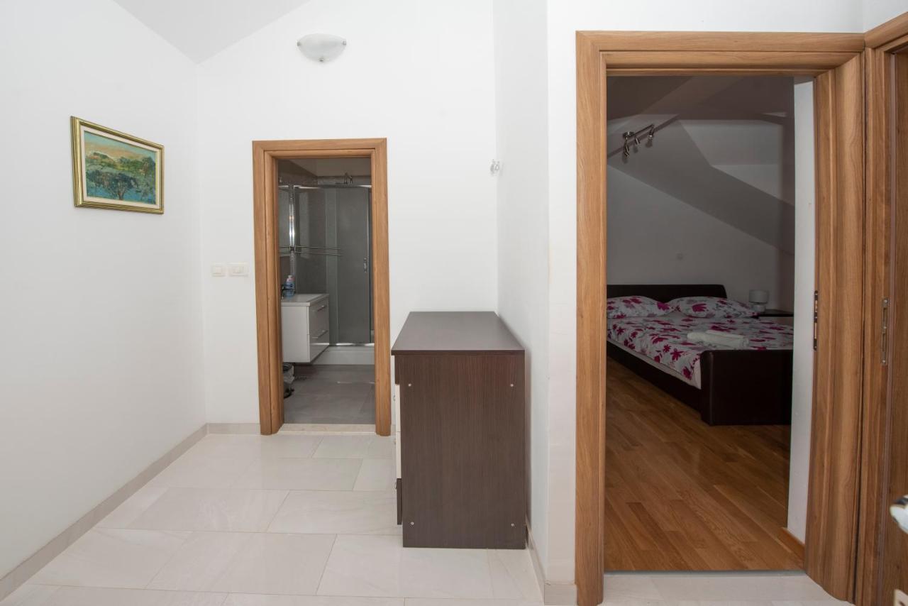 Sunny Attic Apartment With Balcony & Modern City Apartment With Outdoor Area, No Balcony Trogir Exterior foto