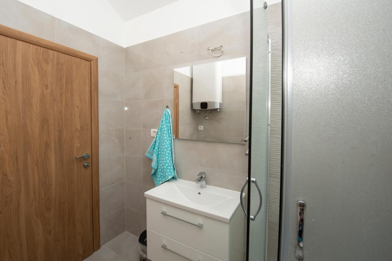 Sunny Attic Apartment With Balcony & Modern City Apartment With Outdoor Area, No Balcony Trogir Exterior foto