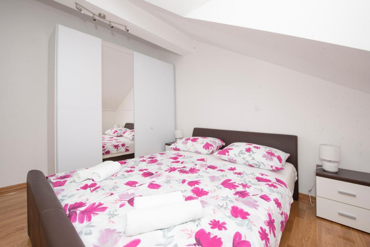 Sunny Attic Apartment With Balcony & Modern City Apartment With Outdoor Area, No Balcony Trogir Exterior foto