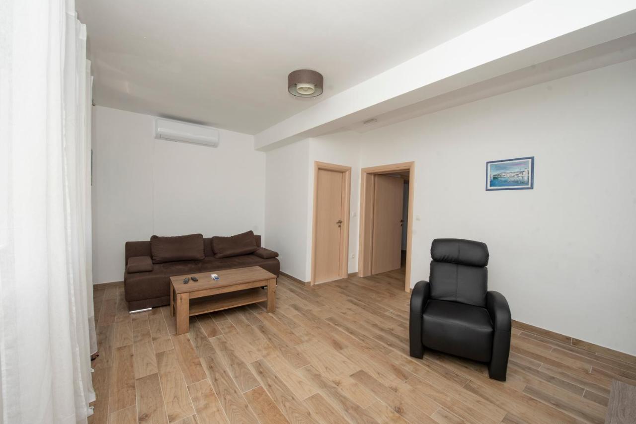 Sunny Attic Apartment With Balcony & Modern City Apartment With Outdoor Area, No Balcony Trogir Exterior foto