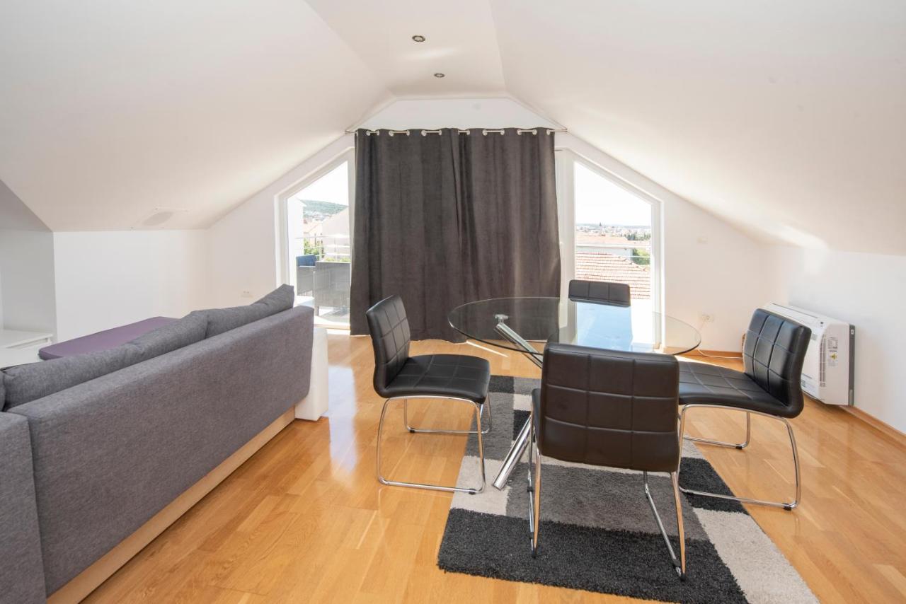 Sunny Attic Apartment With Balcony & Modern City Apartment With Outdoor Area, No Balcony Trogir Exterior foto
