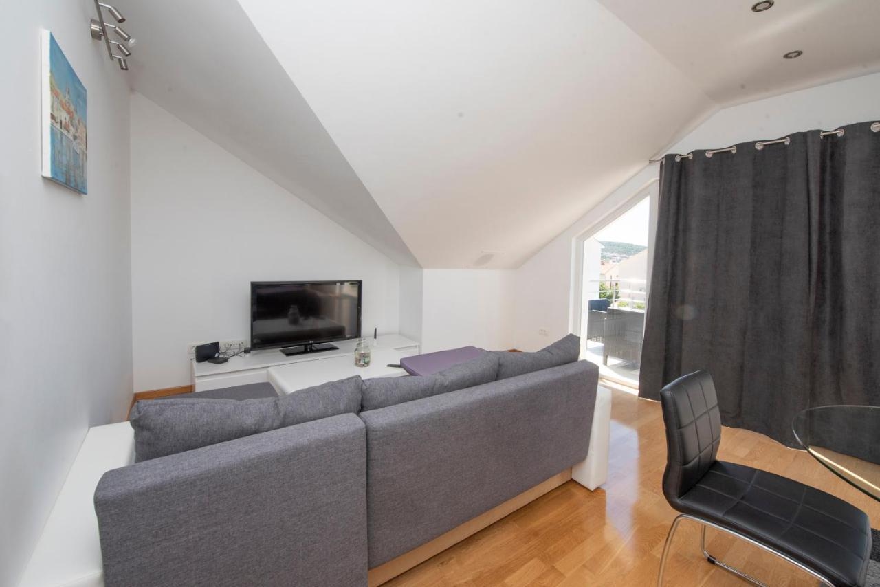 Sunny Attic Apartment With Balcony & Modern City Apartment With Outdoor Area, No Balcony Trogir Exterior foto