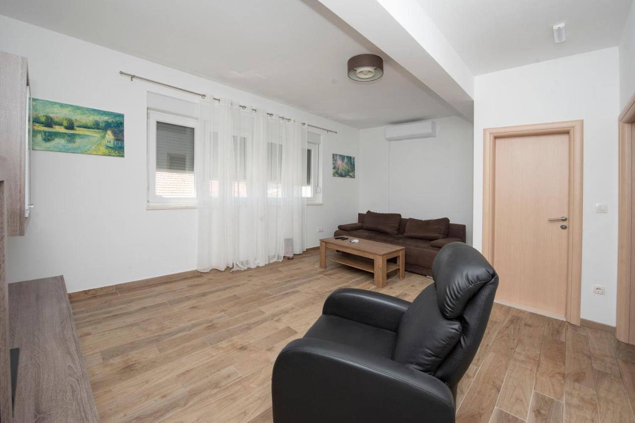 Sunny Attic Apartment With Balcony & Modern City Apartment With Outdoor Area, No Balcony Trogir Exterior foto