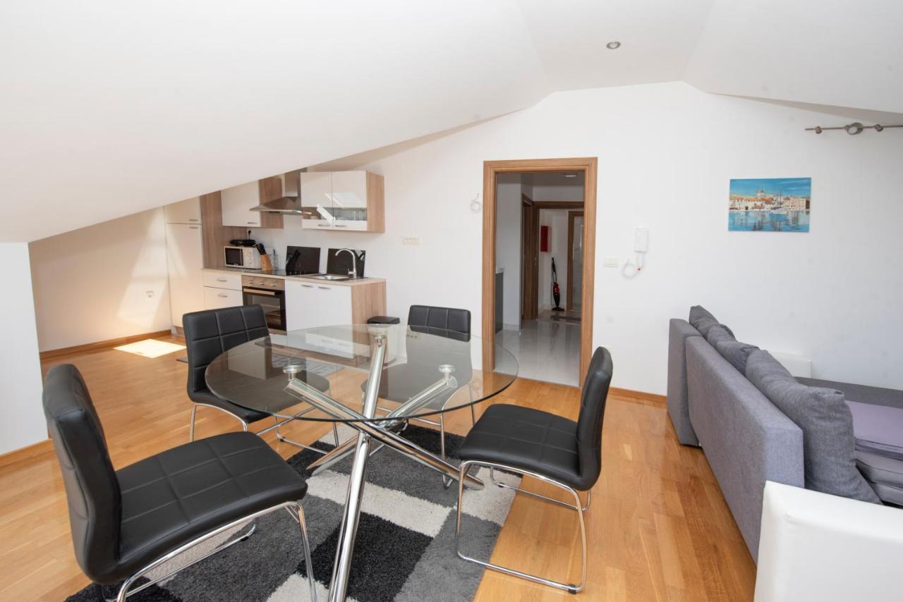 Sunny Attic Apartment With Balcony & Modern City Apartment With Outdoor Area, No Balcony Trogir Exterior foto