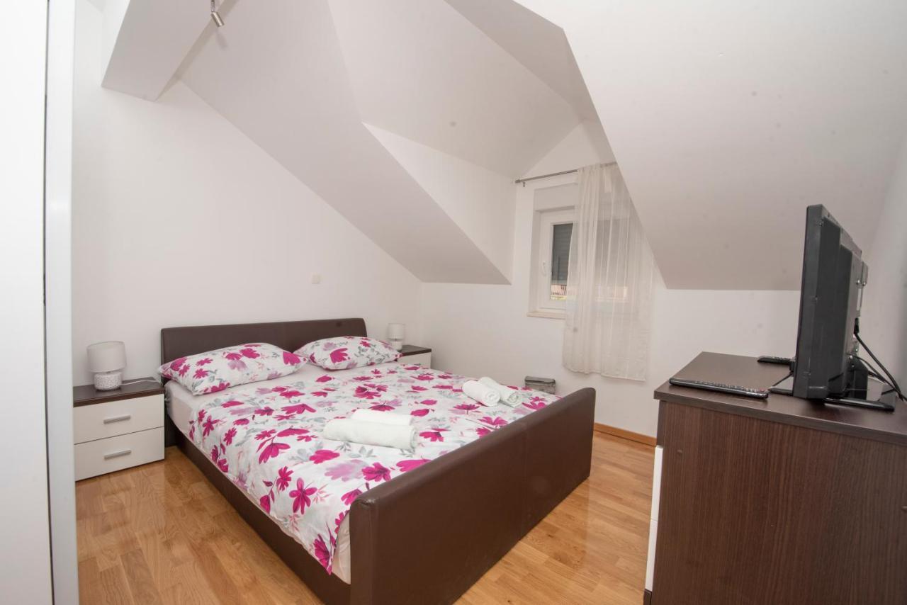 Sunny Attic Apartment With Balcony & Modern City Apartment With Outdoor Area, No Balcony Trogir Exterior foto